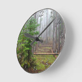 Horloge Ronde Fumier in pine tree forest (Angle)