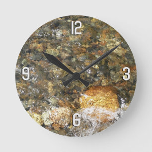 Horloge Ronde Galets brun et gris usés par la rivière Abstrait n
