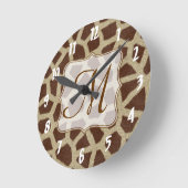 Horloge Ronde Girafe Spot Animal Monogram Initial Wall Clock (Angle)