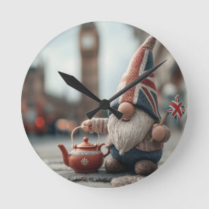Horloge Ronde Gnome britannique avec Casquette Union Jack et thé