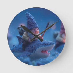 Horloge Ronde Gnomes Whimsical chevauchant des requins