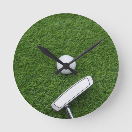 Horloge Ronde Golf avec putter are on green grass (Recto)