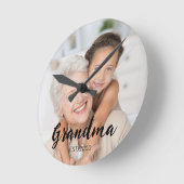 Horloge Ronde Grandma Established Modern Script Photo (Angle)