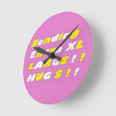 Horloge Ronde Graphiques blancs rose jaune extra-gros carreaux (Angle)