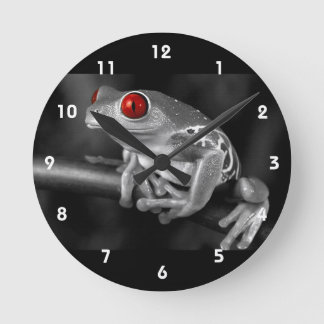 Horloge Ronde Grenouille d'arbre observée par rouge