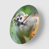 Horloge Ronde Gros plan d'un singe écureuil commun (Angle)