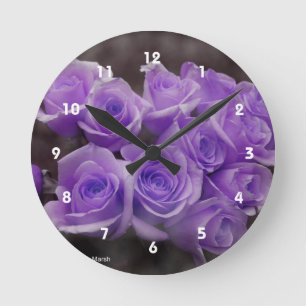 Horloge Ronde Groupe rose colorized par pourpre