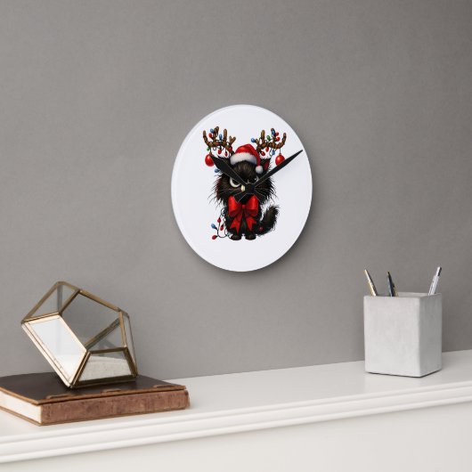 Horloge Ronde Grumpy Christmas Cat with Santa Hat and Antlers (Bureau)