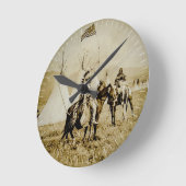 Horloge Ronde Guerriers vintages de Natif américain d'Indiens à (Angle)
