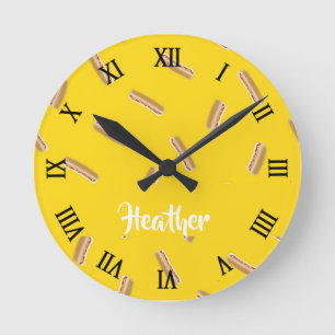Horloge Ronde Hot dog pattern on yellow