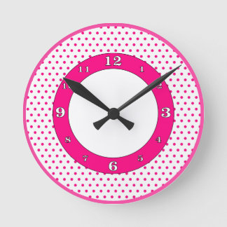 Horloge Ronde Hot Pink et White Polka Dots