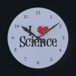 Horloge Ronde I Heart Science<br><div class="desc">J'adore la science. Une horloge scientifique geek avec un modèle atome enveloppé autour du coeur.</div>