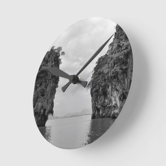 Horloge Ronde Île James Bond (Angle)