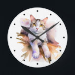 Horloge Ronde Illustration de l'aquarelle de chat blanc doux<br><div class="desc">Dessin de style aquarelle adorable illustrant Marble,  un chat blanc et tabby.</div>