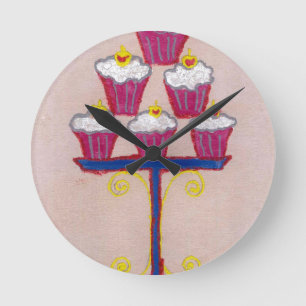 Horloge Ronde Impression d'art de Cupcake avec Cerise et Fond Ro