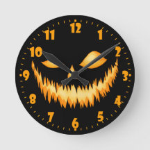 Jack-o'-lantern dans l'obscurité avec une grimace