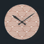 Horloge Ronde Japonaise Seigaiha Vave Rust Terracotta<br><div class="desc">Vague japonaise Seigaiha - Noir et Blanc - Motif - Rouille,  Tons de Terre,  Terracotta.</div>