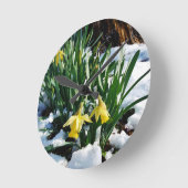 Horloge Ronde Jaune Daffodils fleurs dans la neige (Angle)