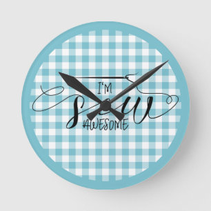 Horloge Ronde Je suis couture génial Gingham bleu