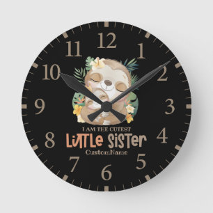 Horloge Ronde Je suis le Cutest Little Sister Cute Sloths Custom