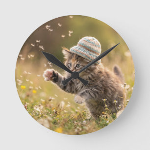 Horloge Ronde Joli Chatons Portant un Chapeau Jouant avec des Pi