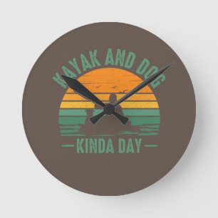 Horloge Ronde Kayak et Chien Kinda Day
