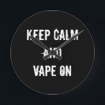 Horloge Ronde Keep Calm and Vape On<br><div class="desc">Conserver le calme et la bande au design</div>
