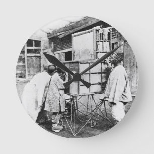 Horloge Ronde La lanterne magique, c.1870 (photo de b/w)