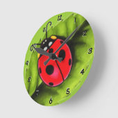 Horloge Ronde Ladybug sur la feuille (Angle)