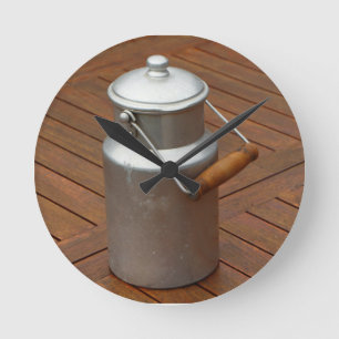 Horloge Ronde Lait sur table