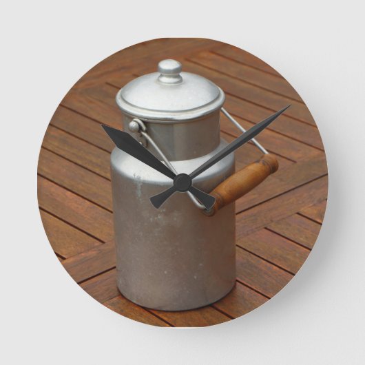 Horloge Ronde Lait sur table (Recto)