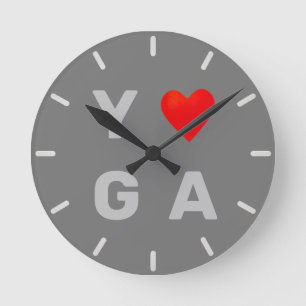Horloge Ronde Le coeur moderne du yoga sur le gris
