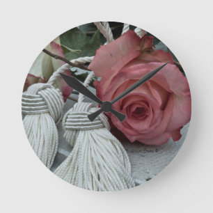 Horloge Ronde Le Mur de Roses et Tassel