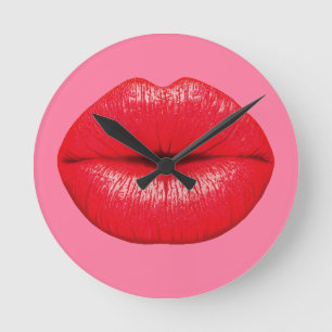 Horloge Ronde Les lèvres d'art pop de Red Lipstick sur poule ro