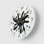 Horloge Ronde Les yeux de chat regardent une Black Blob (Angle)