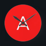 Horloge Ronde Lettre initiale du monogramme rouge professionnel<br><div class="desc">Ce modèle peut être customisé pour répondre à toutes les occupations personnelles.</div>