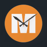 Horloge Ronde Lettre initiale Monogramme Style moderne Orange Bl<br><div class="desc">Voulez-vous posséder un produit avec les initiales de votre nom? Il est très simple,  esthétique et attrayant.</div>