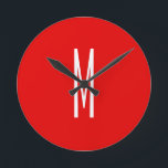 Horloge Ronde Lettre initiale Monogramme Style moderne Rouge Bla<br><div class="desc">Voulez-vous posséder un produit avec les initiales de votre nom? Il est très simple,  esthétique et attrayant.</div>