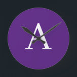 Horloge Ronde Lettre initiale Monogramme Style moderne violet<br><div class="desc">Voulez-vous posséder un produit avec les initiales de votre nom? Il est très simple,  esthétique et attrayant.</div>