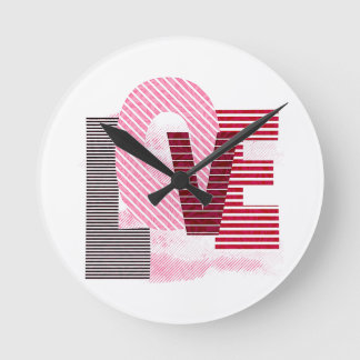 Horloge Ronde Lettre magenta géométrique d'amour