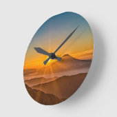 Horloge Ronde Lever de soleil entre les collines (Angle)