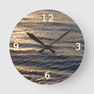 Horloge Ronde Lever de soleil sur les eaux de l'océan apaisant l