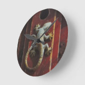 Horloge Ronde lézard gris sur bois usé (Angle)