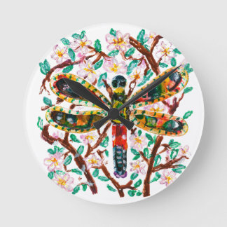 Horloge Ronde Libellule Colorée Parmi les Fleurs de Cerisier