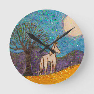 Horloge Ronde Licorne regardant fixement la lune