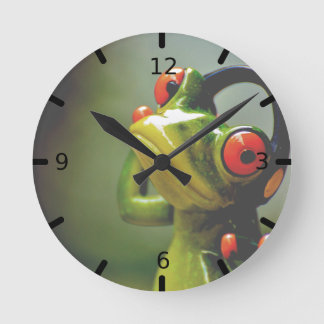 Horloge Ronde M. Frog avec casques