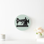 Horloge Ronde Machine à coudre cadeau Seamstress Quilter Rou (Maison)