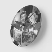 Horloge Ronde Magazine Couple Reading (Angle)