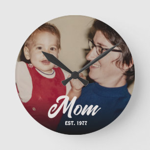 Horloge Ronde Maman a établi un script blanc moderne pour la pho