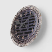 Horloge Ronde Manhole cover and cobblestone road clock (Angle)